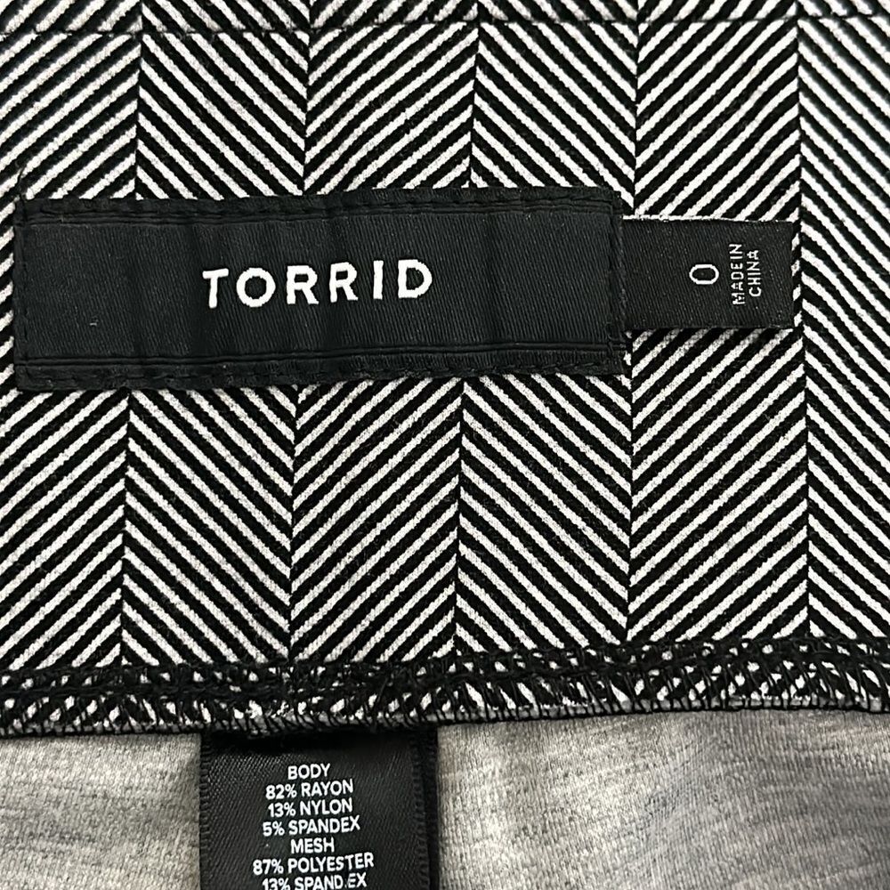 Torrid Studio Slim Fix Pixie Pants Size 0 Large  Ponte Herringbone Bone NWOT - Picture 11 of 13